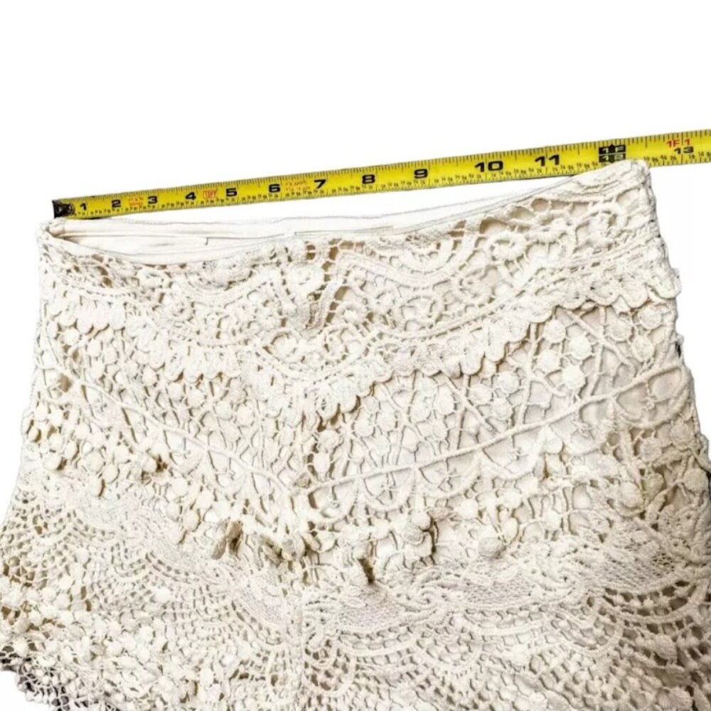 URBAN OUTFITTERS / KIMCHI BLUE Shorts White Lace Boho Crochet High Waisted, 2 - Picture 10 of 13